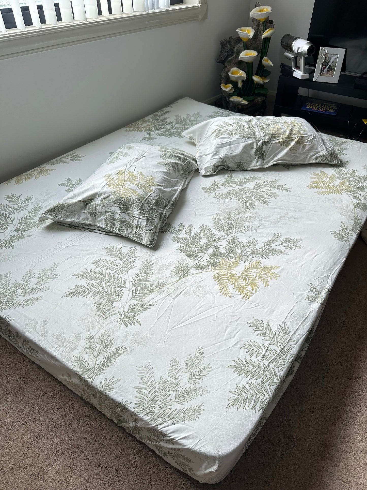 Floral Design Fitted Bedsheet with 2 pillow case
