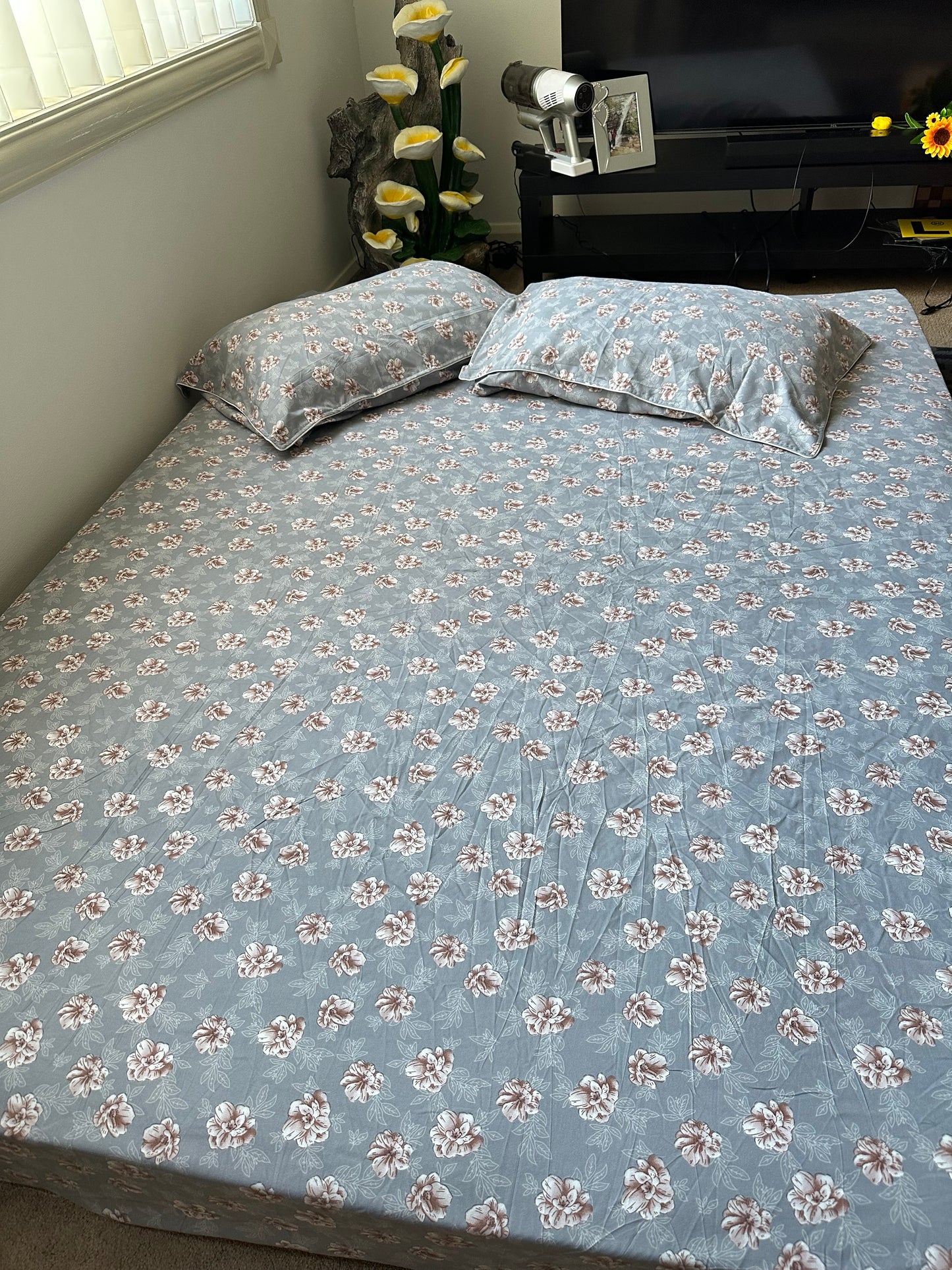 Floral Design Fitted Bedsheet with 2 pillow case