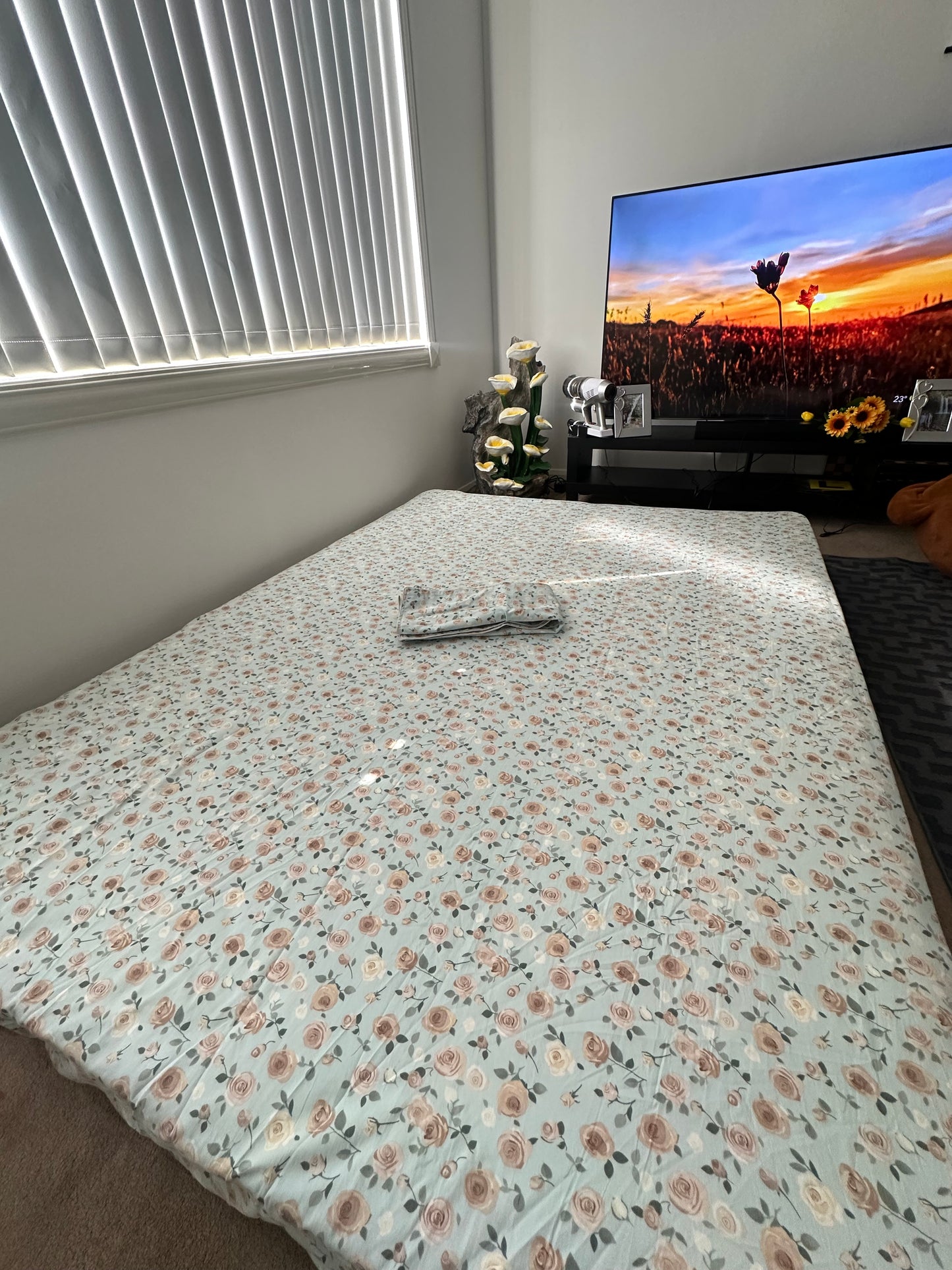 Floral Design Fitted Bedsheet with 2 pillow case